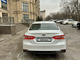 Toyota Camry 2018 года за 14 400 000 тг. в Шымкент – фото 4