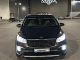 Kia Carnival 2019 года за 16 000 000 тг. в Актау