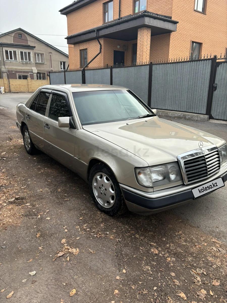 Mercedes-Benz E 220 1993 г.