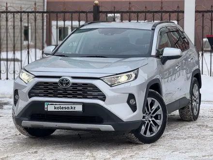 Toyota RAV4 2019 года за 15 900 000 тг. в Актобе