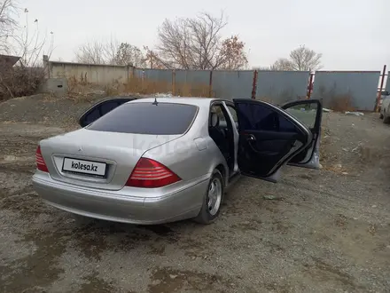 Mercedes-Benz S 320 2000 года за 4 000 000 тг. в Кокпекты – фото 2