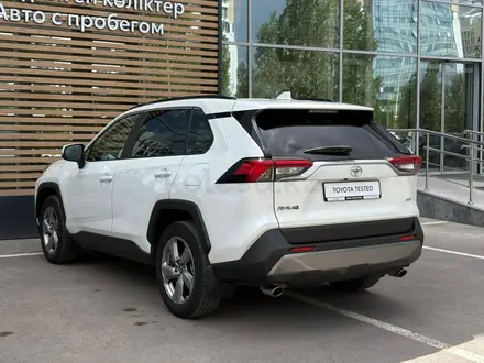 Toyota RAV4 2019 года за 12 750 000 тг. в Астана – фото 2