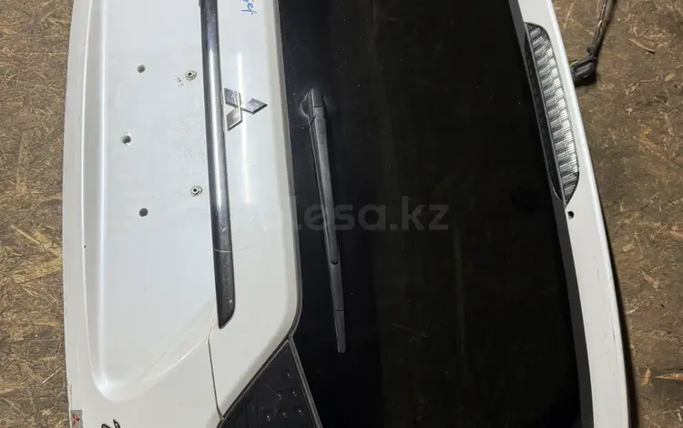 Крышка багажника Mitsubishi Outlander за 80 000 тг. в Астана