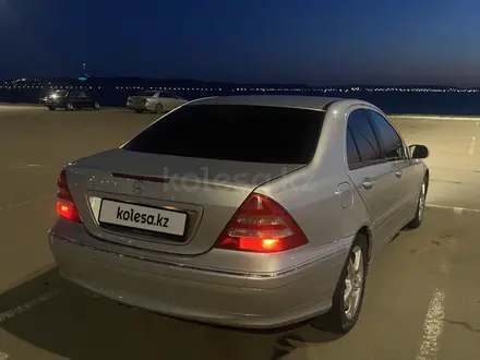 Mercedes-Benz C 200 2001 года за 3 200 000 тг. в Кокшетау – фото 2