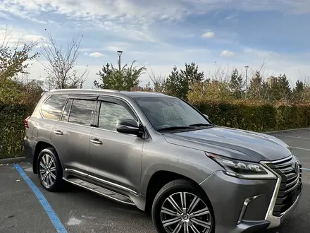 Lexus LX 570 2017 года за 35 000 000 тг. в Астана