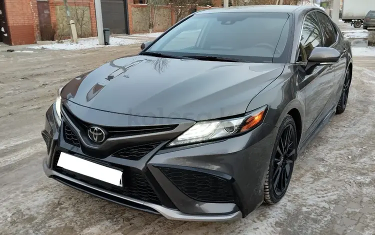 Toyota Camry 2021 года за 14 500 000 тг. в Актобе