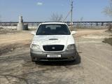 Kia Carnival 2001 года за 2 500 000 тг. в Астана