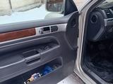 Volkswagen Touareg 2004 года за 5 200 000 тг. в Кокшетау – фото 5