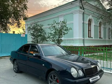 Mercedes-Benz E 320 1998 года за 2 000 000 тг. в Аральск – фото 24