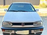 Volkswagen Golf 1996 годаүшін2 300 000 тг. в Айтеке би