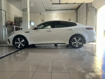 Kia Optima 2018 года за 10 000 000 тг. в Атырау – фото 4