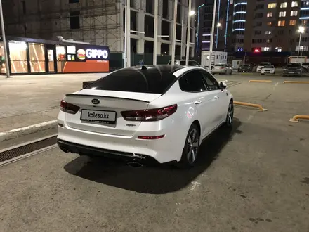 Kia Optima 2018 года за 10 000 000 тг. в Атырау – фото 2