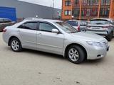 Toyota Camry 2006 года за 4 990 000 тг. в Актобе – фото 2