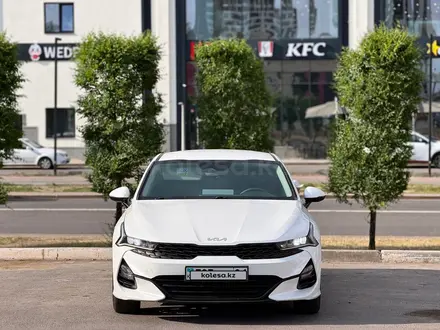 Kia K5 2023 года за 10 290 000 тг. в Астана – фото 2