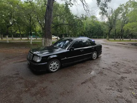 Mercedes-Benz E 300 1992 года за 2 300 000 тг. в Караганда – фото 2