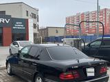 Mercedes-Benz E 280 2000 года за 3 000 000 тг. в Актау – фото 3