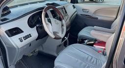 Toyota Sienna 2014 года за 9 300 000 тг. в Атырау