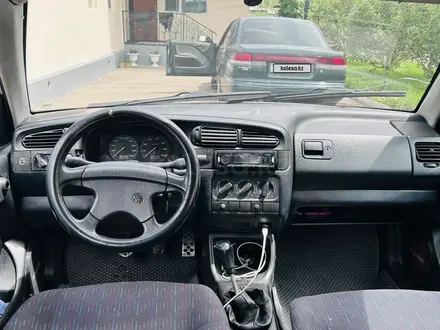 Volkswagen Golf 1993 года за 900 000 тг. в Алматы