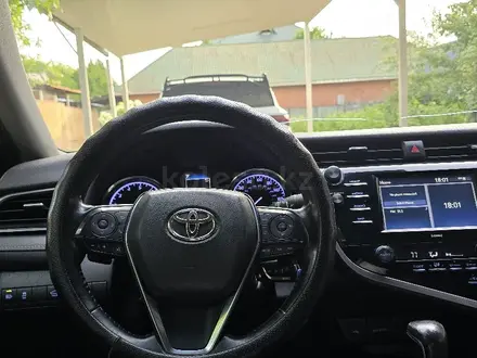 Toyota Camry 2020 года за 12 000 000 тг. в Алматы – фото 15