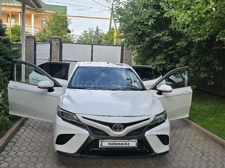 Toyota Camry 2020 года за 12 000 000 тг. в Алматы – фото 3