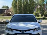 Toyota Camry 2023 года за 14 500 000 тг. в Актобе