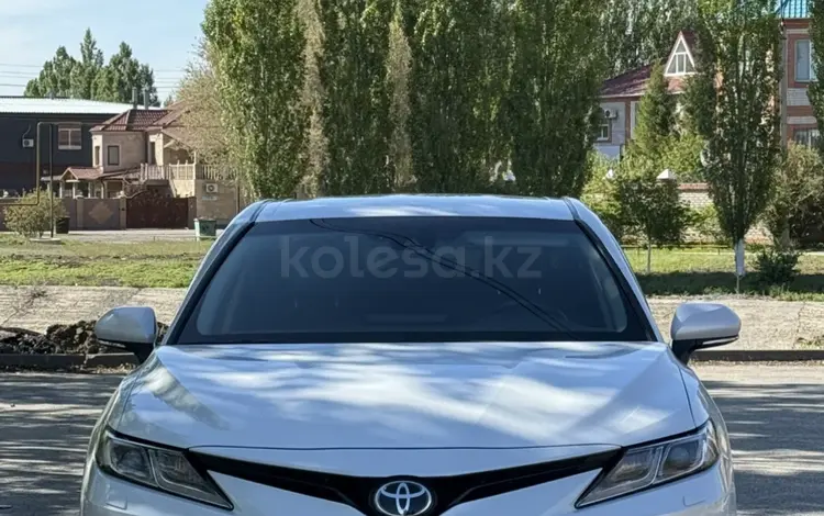 Toyota Camry 2023 года за 14 500 000 тг. в Актобе