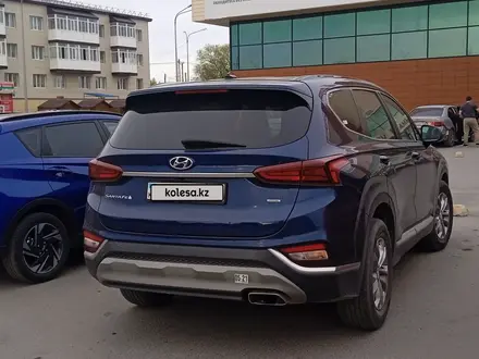 Hyundai Santa Fe 2019 года за 11 900 000 тг. в Караганда – фото 4