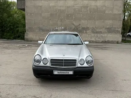 Mercedes-Benz E 55 AMG 1996 года за 3 850 000 тг. в Алматы – фото 2