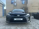 Toyota Camry 2021 года за 21 500 000 тг. в Актобе – фото 5