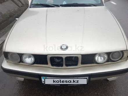 BMW 520 1990 года за 1 300 000 тг. в Алматы
