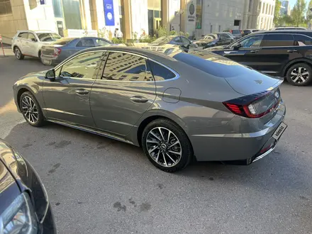 Hyundai Sonata 2022 года за 12 800 000 тг. в Астана – фото 2