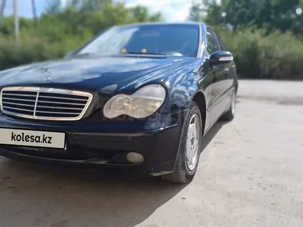 Mercedes-Benz C 200 2001 года за 3 100 000 тг. в Петропавловск – фото 2