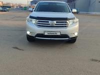 Toyota Highlander 2013 годаfor13 500 000 тг. в Астана