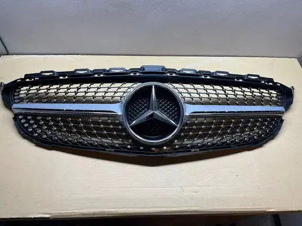 Передняя решетка AMG пакет Mercedes C-Class W205 за 65 000 тг. в Алматы