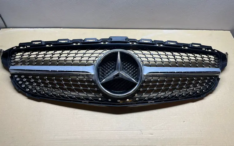 Передняя решетка AMG пакет Mercedes C-Class W205 за 65 000 тг. в Алматы