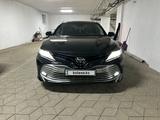 Toyota Camry 2018 года за 16 500 000 тг. в Павлодар – фото 2