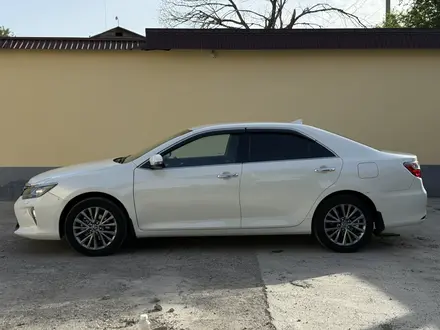 Toyota Camry 2018 года за 11 500 000 тг. в Шымкент – фото 2