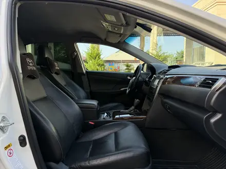 Toyota Camry 2018 года за 11 500 000 тг. в Шымкент – фото 12