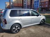 Volkswagen Touran 2007 года за 3 600 000 тг. в Уральск – фото 3