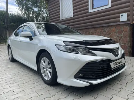 Toyota Camry 2018 года за 12 490 000 тг. в Усть-Каменогорск – фото 2