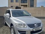 Volkswagen Touareg 2007 года за 6 000 000 тг. в Караганда – фото 2