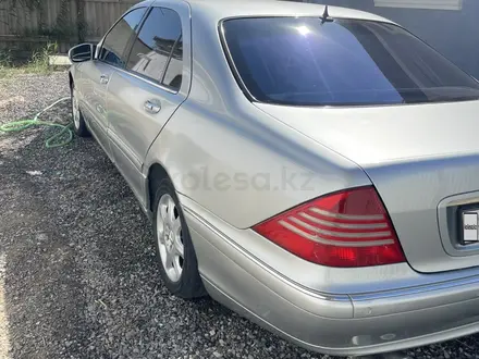 Mercedes-Benz S 500 2002 года за 2 300 000 тг. в Атырау – фото 4