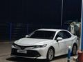 Toyota Camry 2019 года за 11 600 000 тг. в Уральск – фото 2
