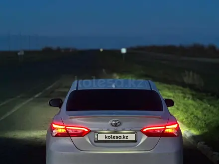 Toyota Camry 2019 года за 11 600 000 тг. в Уральск – фото 4
