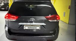 Toyota Sienna 2013 года за 15 720 000 тг. в Актобе – фото 2