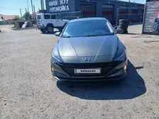 Hyundai Elantra, 2022