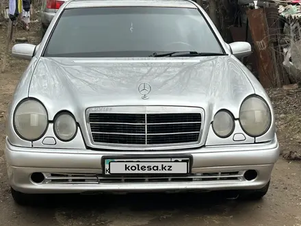 Mercedes-Benz E 320 1996 года за 2 600 000 тг. в Уральск