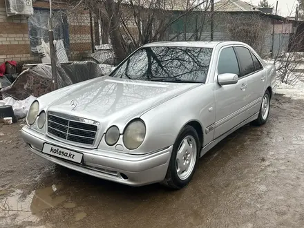 Mercedes-Benz E 320 1996 года за 2 600 000 тг. в Уральск – фото 4