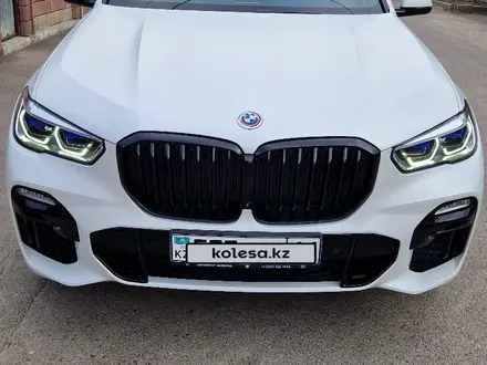 BMW X5 2019 года за 39 500 000 тг. в Алматы – фото 2