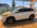 Toyota Highlander 2019 года за 13 000 000 тг. в Актобе – фото 3